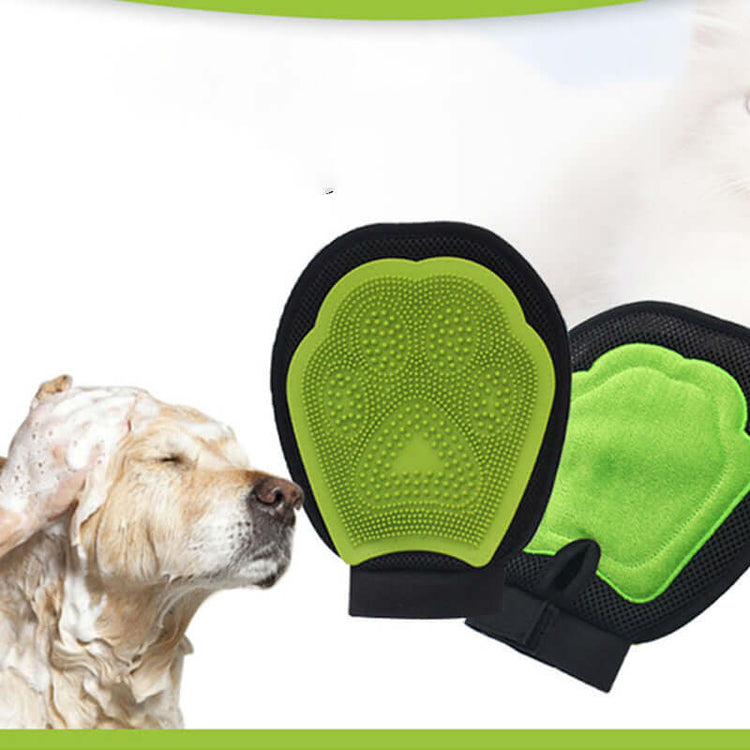 Pet hair removal comb set with green cleaning gloves for dogs and cats, effective grooming and bathing solution.